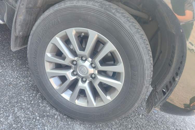 Used Toyota Prado 2018 3.5L Automatic TX-L Right Front Wheel Hub