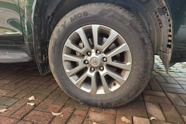 Used Toyota Prado 2018 3.5L Automatic SX Right Front Wheel Hub