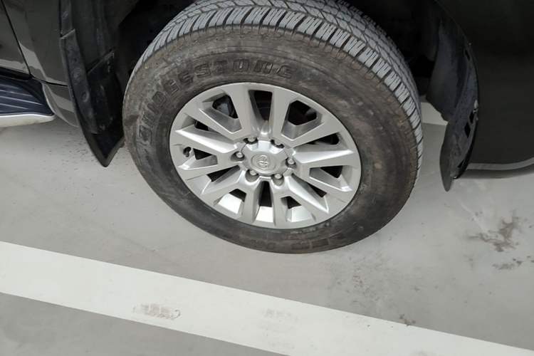 Used Toyota Prado 2018 3.5L Automatic TX Right Front Wheel Hub