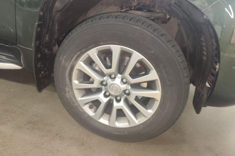 Used Toyota Prado 2018 3.5L Automatic VX NAVI with Rear-Mounted Spare Tire Right Front Wheel Hub
