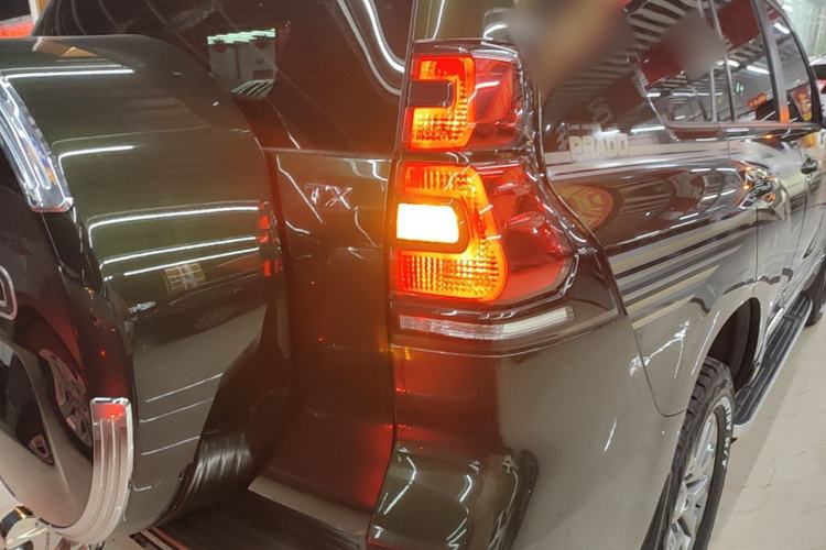 Used Toyota Prado 2018 3.5L Automatic TX-L with Rear-Mounted Spare Tire Right Rear Taillight