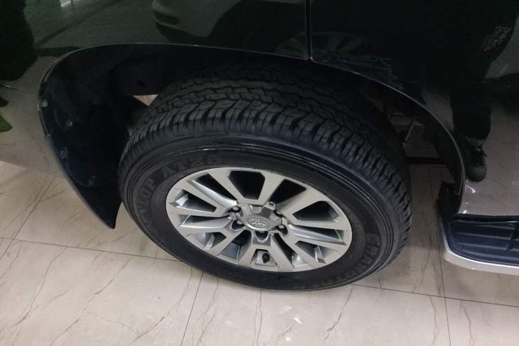 Used Toyota Prado 2018 3.5L Automatic TX-L NAVI with Rear-Mounted Spare Tire Right Rear Wheel Hub
