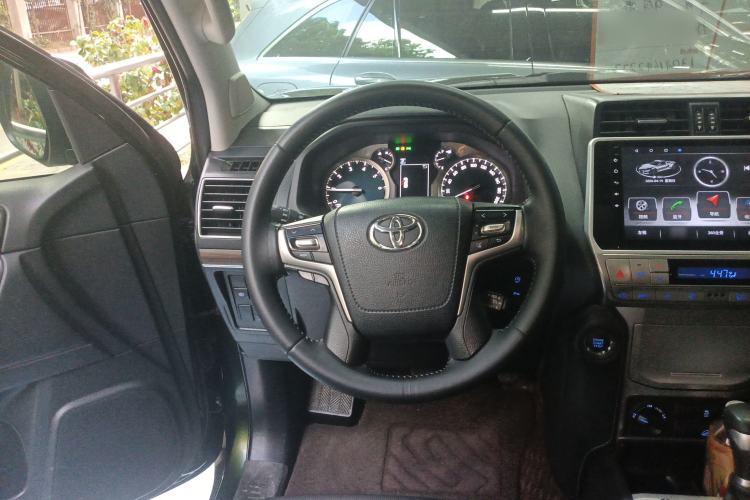 Used Toyota Prado 2018 3.5L Automatic TX-L Steering Wheel