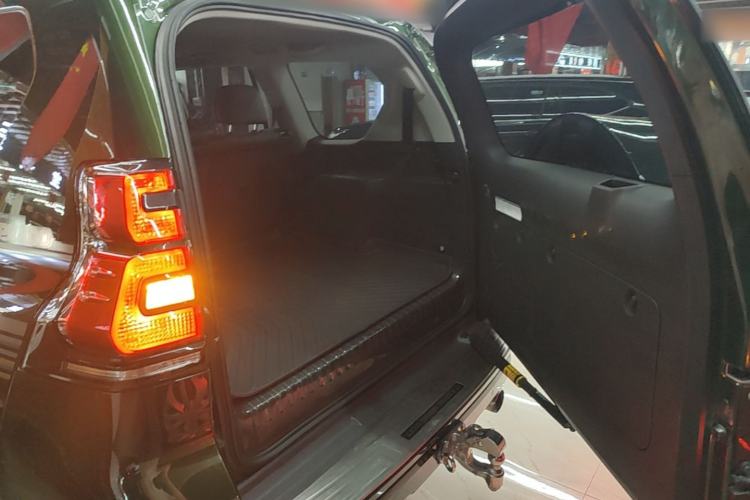 Used Toyota Prado 2018 3.5L Automatic TX-L with Rear-Mounted Spare Tire Trunk