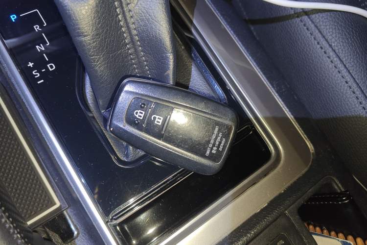 Used Toyota Prado 2018 3.5L Automatic TX-L with Rear-Mounted Spare Tire Vehicle Key