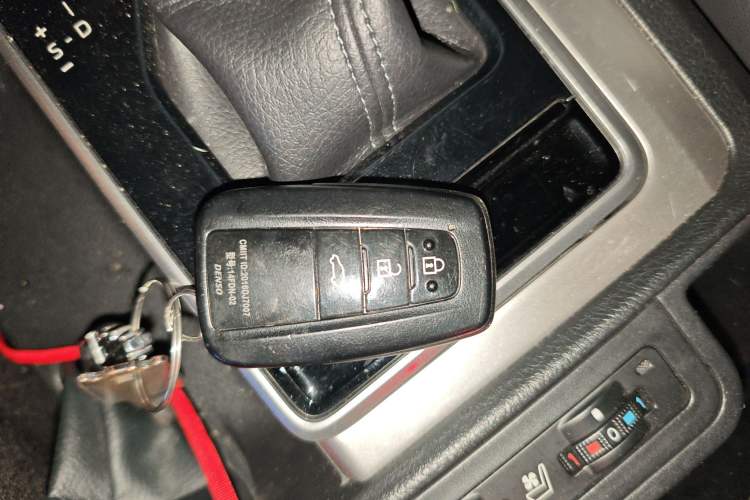 Used Toyota Prado 2018 3.5L Automatic TX-L Vehicle Key