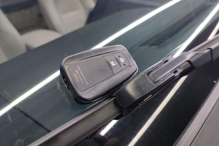 Used Toyota Prado 2018 3.5L Automatic TX-L NAVI with Rear-Mounted Spare Tire Vehicle Key
