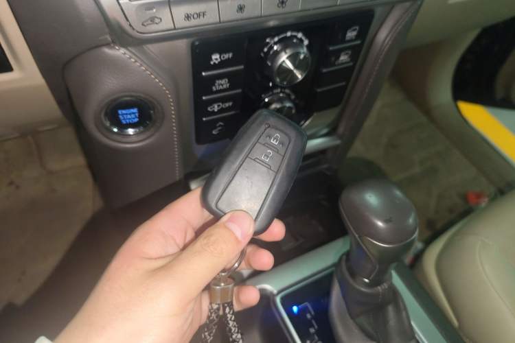 Used Toyota Prado 2018 3.5L Automatic VX NAVI with Rear-Mounted Spare Tire Vehicle Key