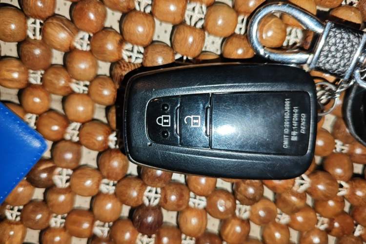 Used Toyota Prado 2018 3.5L Automatic TX-L NAVI with Rear-Mounted Spare Tire Vehicle Key