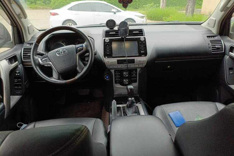 Used Toyota Prado 2018 3.5L Automatic VX NAVI Center Console