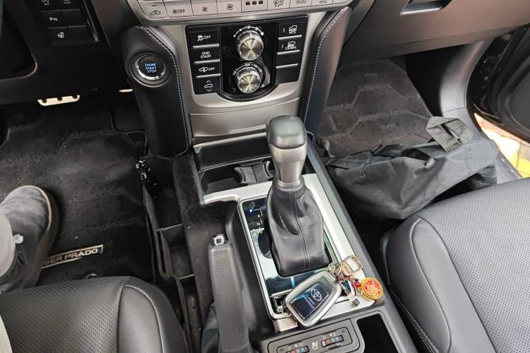 Used Toyota Prado 2018 3.5L Automatic VX NAVI with Rear-Mounted Spare Tire Gear Lever