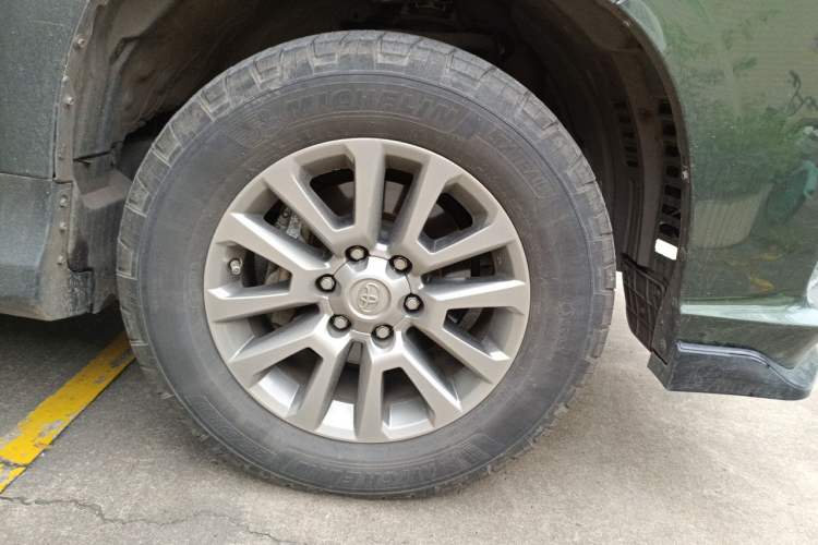 Used Toyota Prado 2018 3.5L Automatic VX NAVI Right Front Wheel Hub