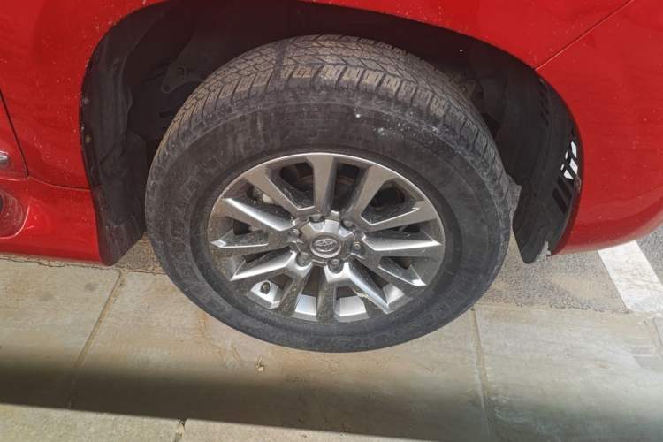 Used Toyota Prado  Right Front Wheel Hub