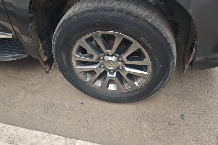 Used Toyota Prado  Right Front Wheel Hub