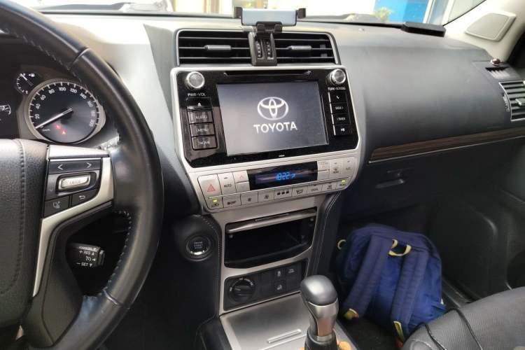 Used Toyota Prado 2018 3.5L Automatic TX-L with Rear-Mounted Spare Tire Audio And AC Panel