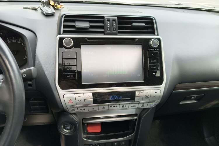 Used Toyota Prado 2018 3.5L Automatic TX Audio And AC Panel