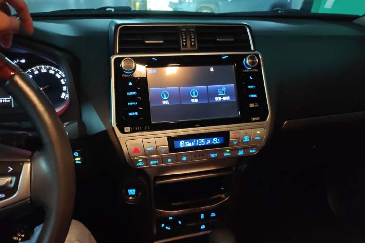 Used Toyota Prado 2018 3.5L Automatic TX-L NAVI with Rear-Mounted Spare Tire Audio And AC Panel