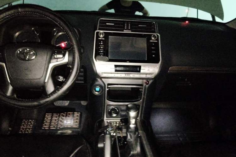 Used Toyota Prado 2018 3.5L Automatic VX with Rear-Mounted Spare Tire Audio And AC Panel