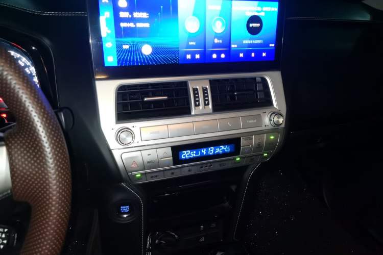 Used Toyota Prado 2018 3.5L Automatic TX-L with Rear-Mounted Spare Tire Audio And AC Panel