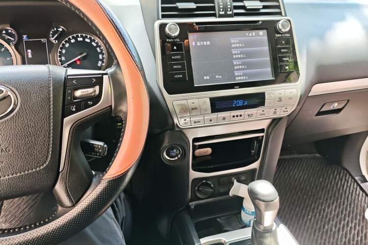 Used Toyota Prado 2018 3.5L Automatic TX-L with Rear-Mounted Spare Tire Audio And AC Panel