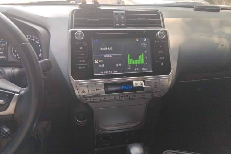 Used Toyota Prado 2018 3.5L Automatic TX-L with Rear-Mounted Spare Tire Audio And AC Panel