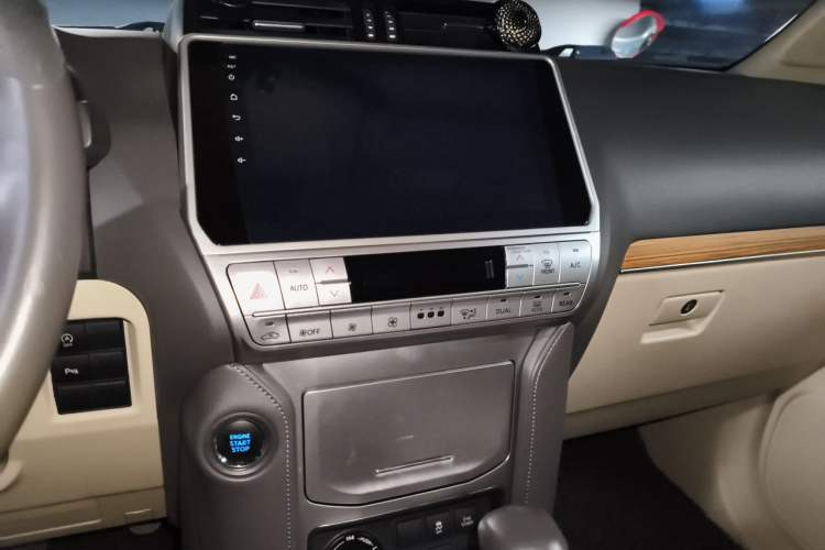 Used Toyota Prado 2018 3.5L Automatic TX-L with Rear-Mounted Spare Tire Audio And AC Panel