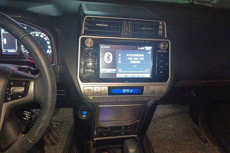 Used Toyota Prado 2018 3.5L Automatic TX-L with Rear-Mounted Spare Tire Audio And AC Panel