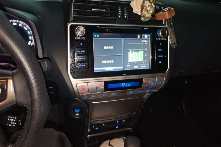 Used Toyota Prado 2018 3.5L Automatic TX-L with Rear-Mounted Spare Tire Audio And AC Panel