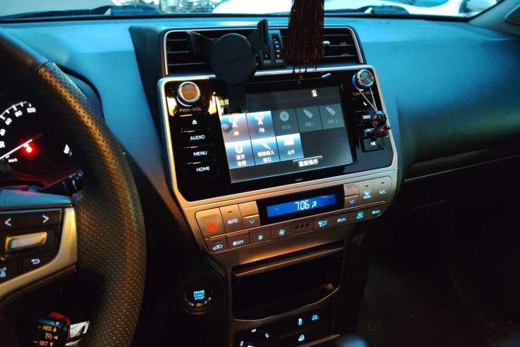 Used Toyota Prado 2018 3.5L Automatic TX-L with Rear-Mounted Spare Tire Audio And AC Panel