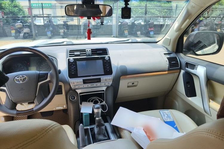 Used Toyota Prado 2018 3.5L Automatic TX Center Console