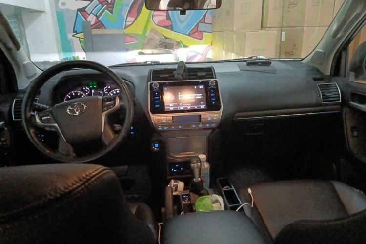 Used Toyota Prado 2018 3.5L Automatic TX-L Center Console