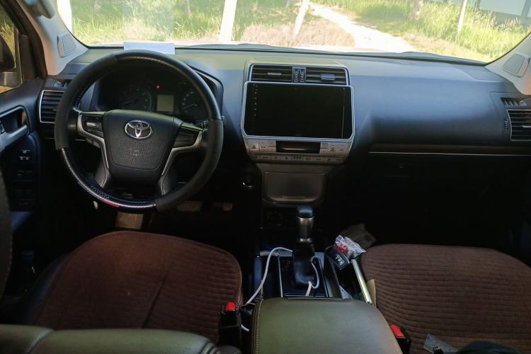 Used Toyota Prado 2018 3.5L Automatic TX Center Console