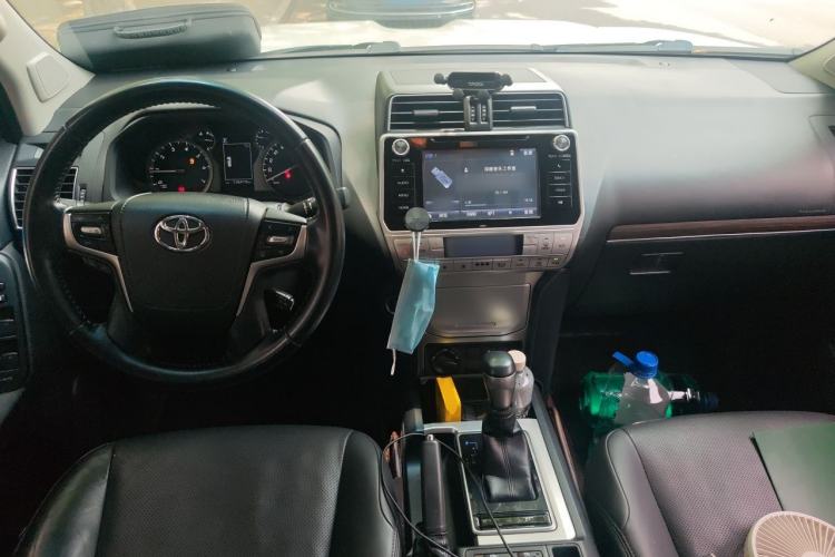 Used Toyota Prado 2018 3.5L Automatic TX Center Console