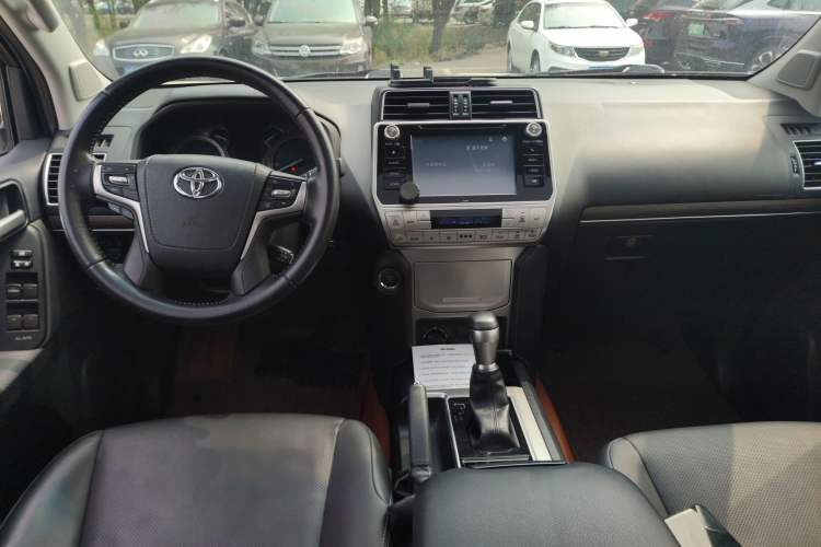 Used Toyota Prado 2018 3.5L Automatic TX-L Center Console