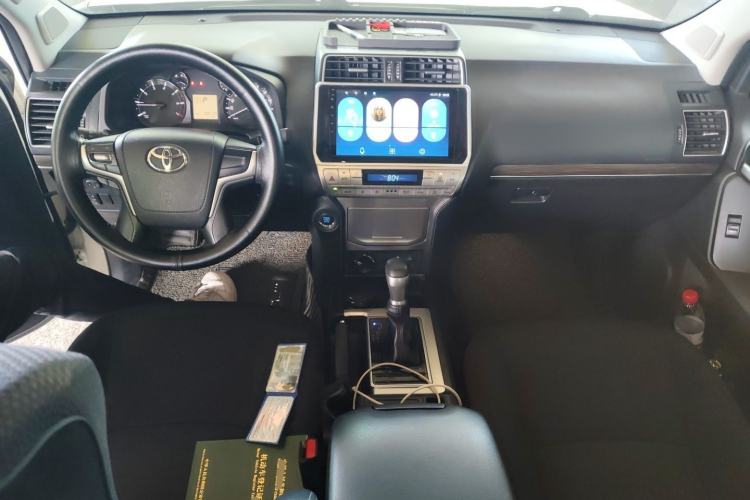 Used Toyota Prado 2018 3.5L Automatic TX Center Console