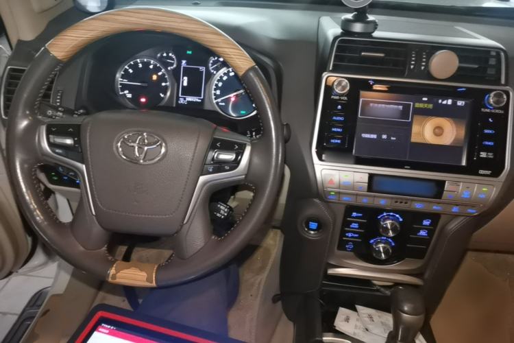Used Toyota Prado 2018 3.5L Automatic VX NAVI with Rear-Mounted Spare Tire Center Console