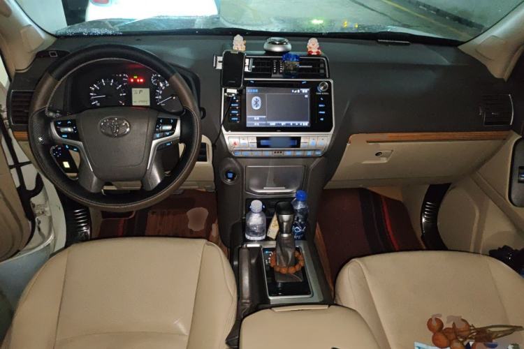 Used Toyota Prado 2018 3.5L Automatic TX Center Console