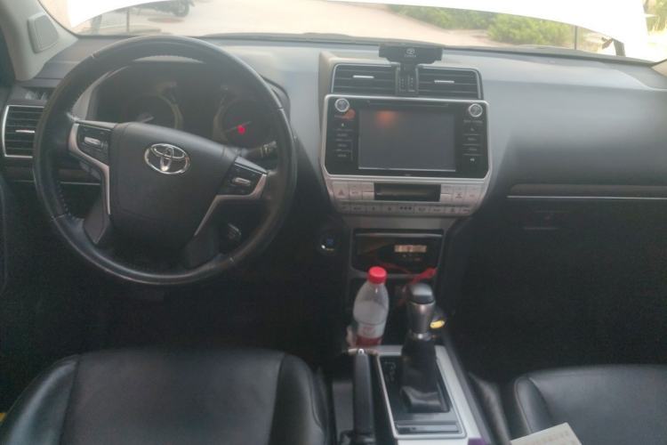 Used Toyota Prado 2018 3.5L Automatic TX-L Center Console