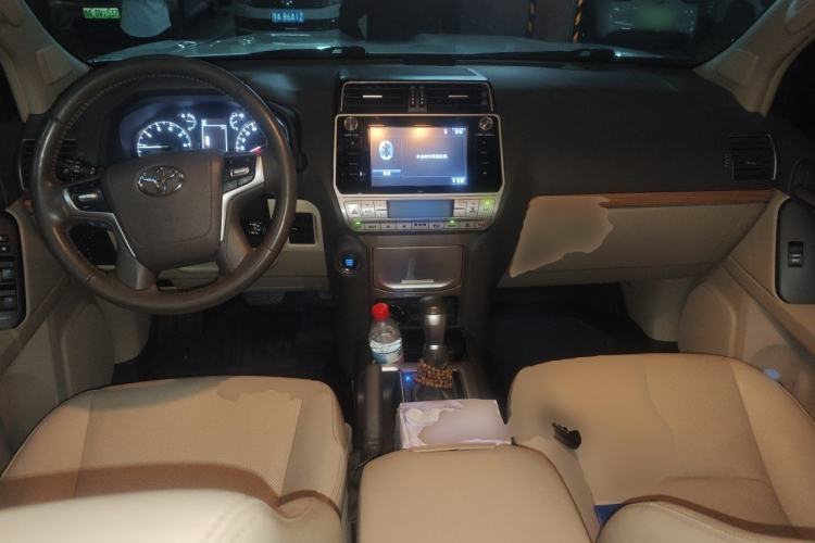 Used Toyota Prado 2018 3.5L Automatic TX-L Center Console