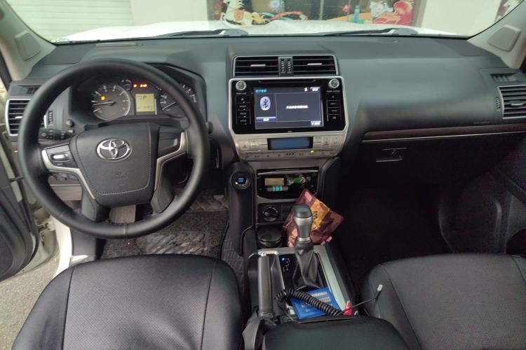 Used Toyota Prado 2018 3.5L Automatic TX Center Console