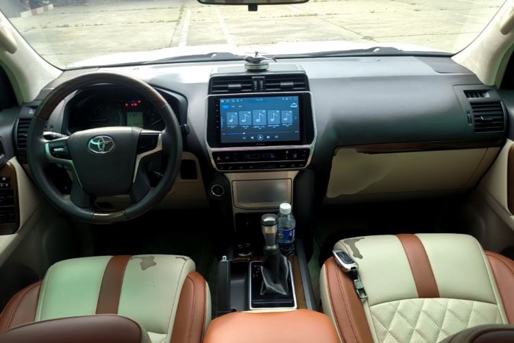 Used Toyota Prado 2018 4.0L U.S.-Spec Version 7 Seats Center Console
