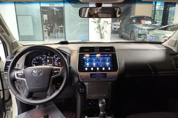Used Toyota Prado 2018 3.5L Automatic TX-L Center Console