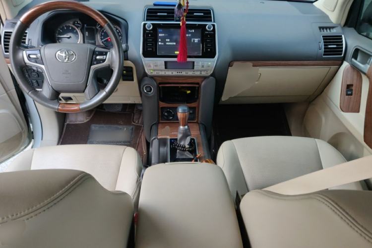 Used Toyota Prado 2018 3.5L Automatic TX-L Center Console