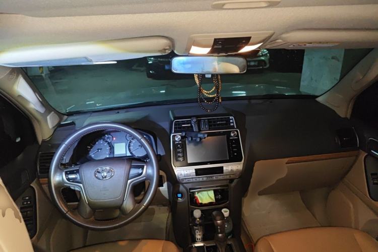 Used Toyota Prado 2018 3.5L Automatic TX Center Console