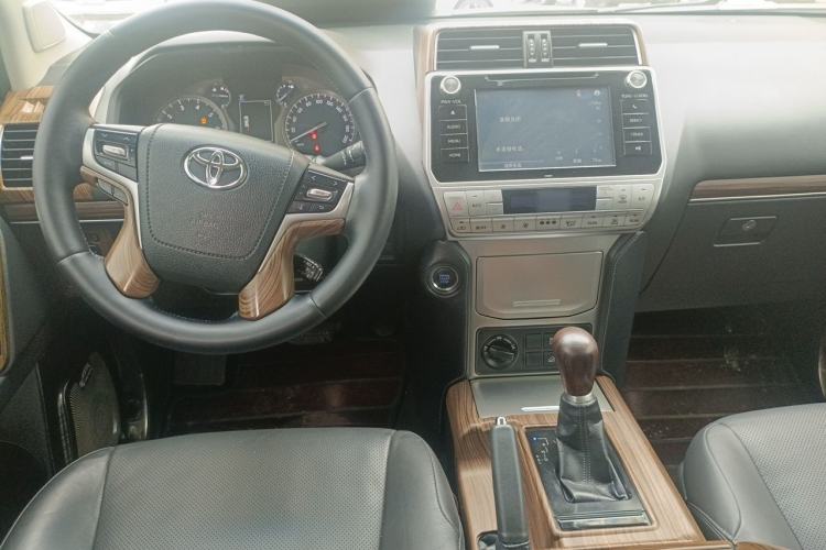 Used Toyota Prado 2018 3.5L Automatic TX-L Center Console
