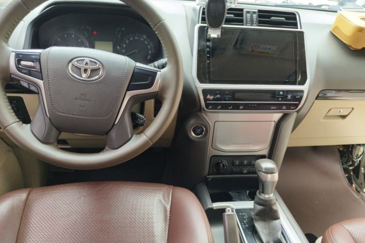 Used Toyota Prado  Center Console