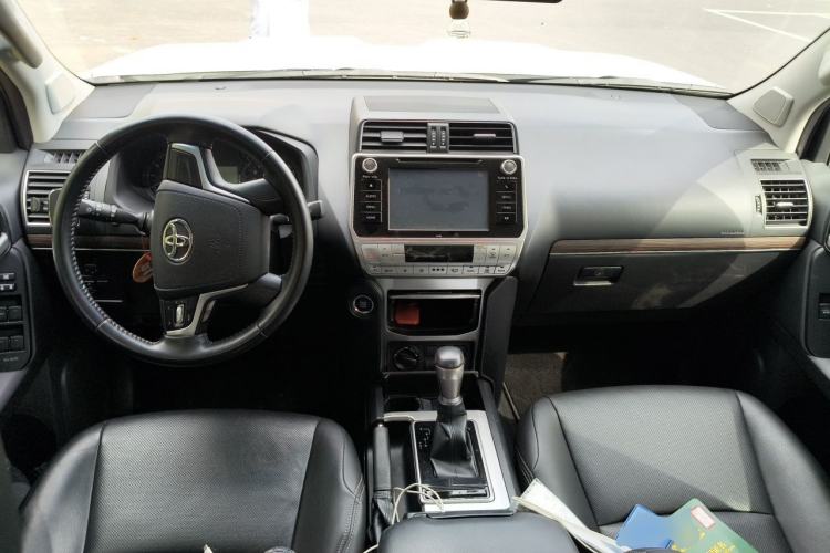 Used Toyota Prado 2018 3.5L Automatic TX Center Console