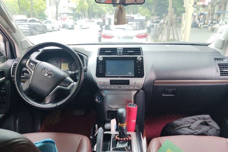 Used Toyota Prado 2018 3.5L Automatic TX Center Console
