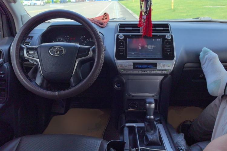 Used Toyota Prado 2018 3.5L Automatic TX Center Console