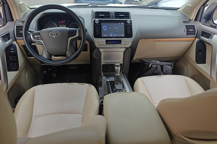 Used Toyota Prado 2018 3.5L Automatic TX Center Console